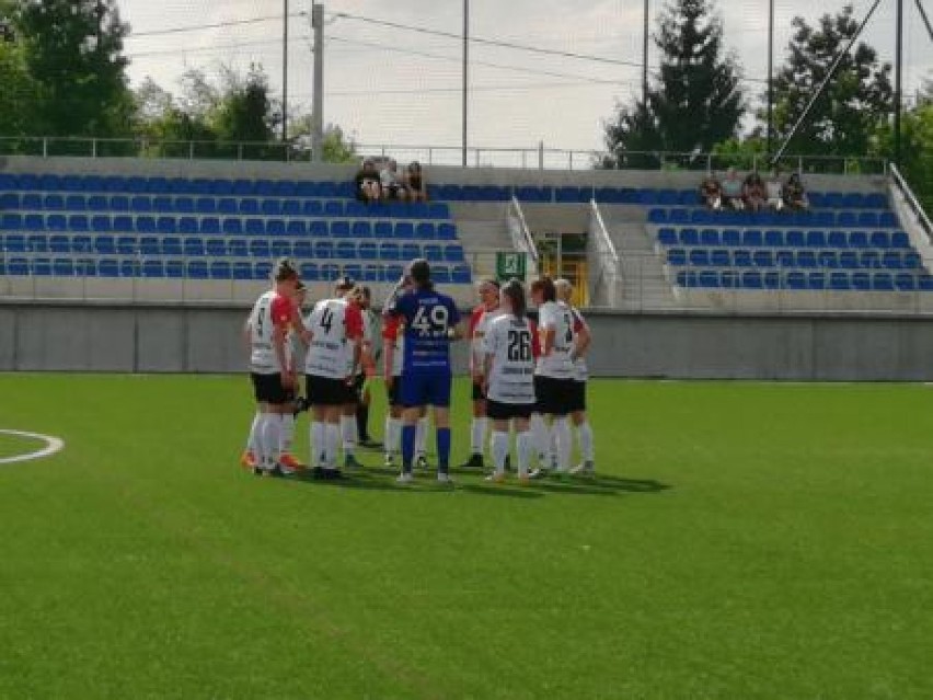 Kobieca drużyna Pogoni Zduńska Wola zakończyła sezon przegraną [zdjęcia]