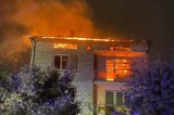 Tragiczny pożar domu koło Olkusza. Z ogniem walczyło 41 strażaków. Wyciągnięty z budynku mężczyzna zmarł mimo reanimacji