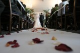 Ślub kościelny odchodzi do lamusa? Coraz mniej ślubów wyznaniowych w Polsce. Mocny spadek w ciągu ostatnich 7 lat [RAPORT + GALERIA]