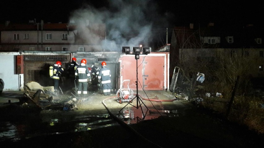 Tczew: Pożar garażu na ul. Nowowiejskiej