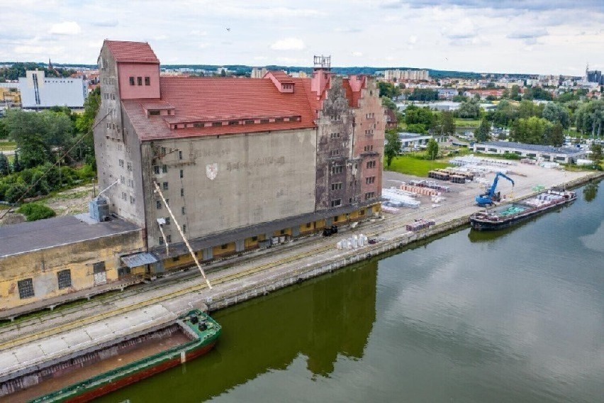 W Elblągu: zwodowano pierwszy polski galeon i budowano okręty dla Chin. ZDJĘCIA