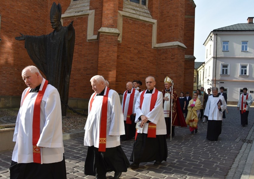 W sobotę (13 kwietnia) relikwie dotarły do diecezji...