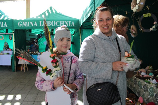 Jarmark wielkanocny w Lubochni odbywał się w niedzielę, 23.03.2023. Na stoiskach królowały palmy, koszyczki, zajączki, ozdoby świąteczne