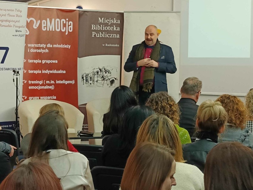 Konferencja dla nauczycieli w Miejskiej Bibliotece Publicznej w Radomsku. ZDJĘCIA