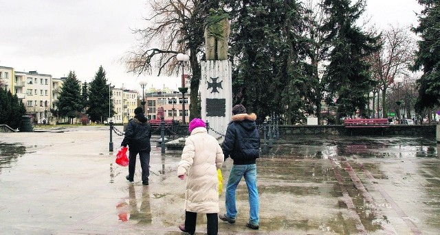 Czy zamiast  "Bolka i Lolka" na placu w centrum Świdnika stanie krzyż smoleński?