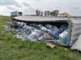 Wypadek na A4 w rejonie Czeskiej Wsi. 34-latka wpadła ciężarówką do rowu [ZDJĘCIA]