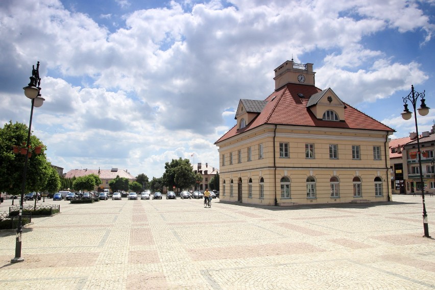 Początek w kościele św. Andrzeja Apostoła, następnie orszak...