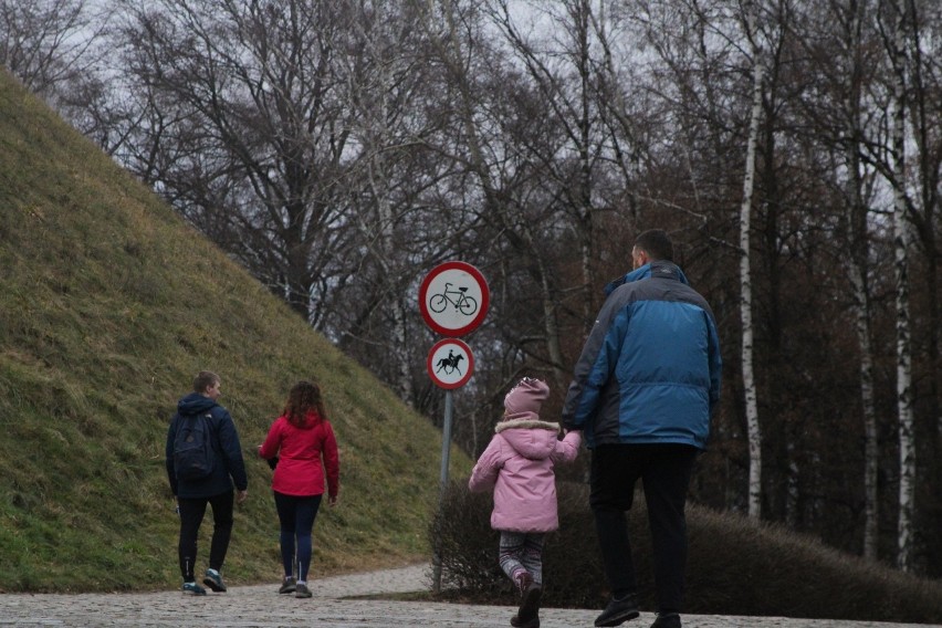 Kopiec Piłsudskiego, usypany na wzgórzu Sowiniec w Lesie...