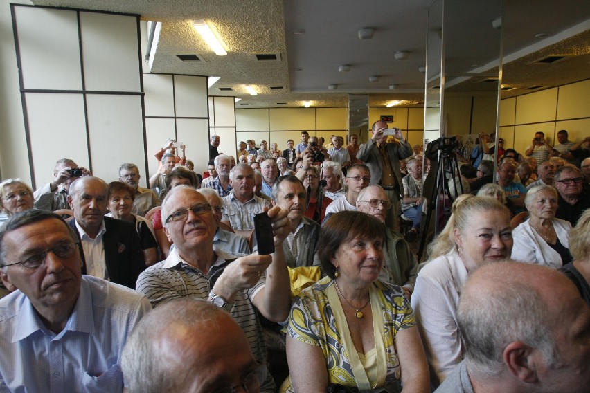 Antoni Macierewicz w Legnicy - tłumy na spotkaniu (ZDJĘCIA)