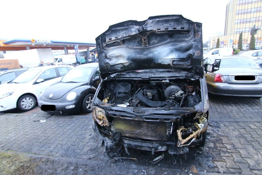 Dwa auta paliły się dziś w nocy w Bydgoszczy. To podpalenie? [zdjęcia]