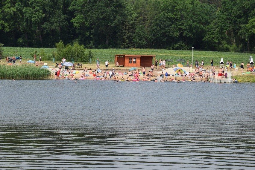 Nad zalewem w Świdnicy poszerzono plażę, w okolicy są też...