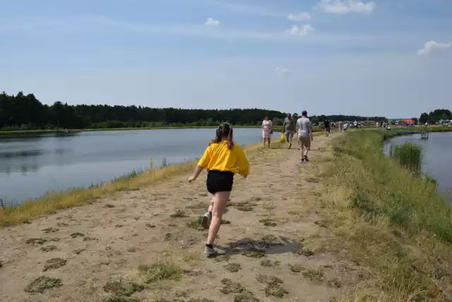 Brakuje Wam w okolicy Zielonej Góry miejsca, gdzie można się pokąpać na świeżym powietrzu? To podpowiadamy, że zalew w Świdnicy jest już przygotowany na wakacyjny sezon. Z jakich atrakcji można tu skorzystać?