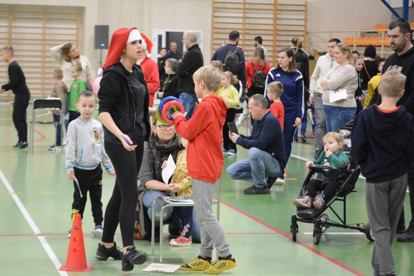 Mikołajki na sportowo dla dzieci w gminie Międzychód. Hala...