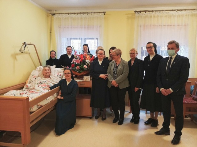 Piękny jubileusz - 110 urodziny Elżbiety Rogali. Obchodziła je w towarzystwie wielu gości m.in. burmistrza Chełmna Artura Mikiewicza
