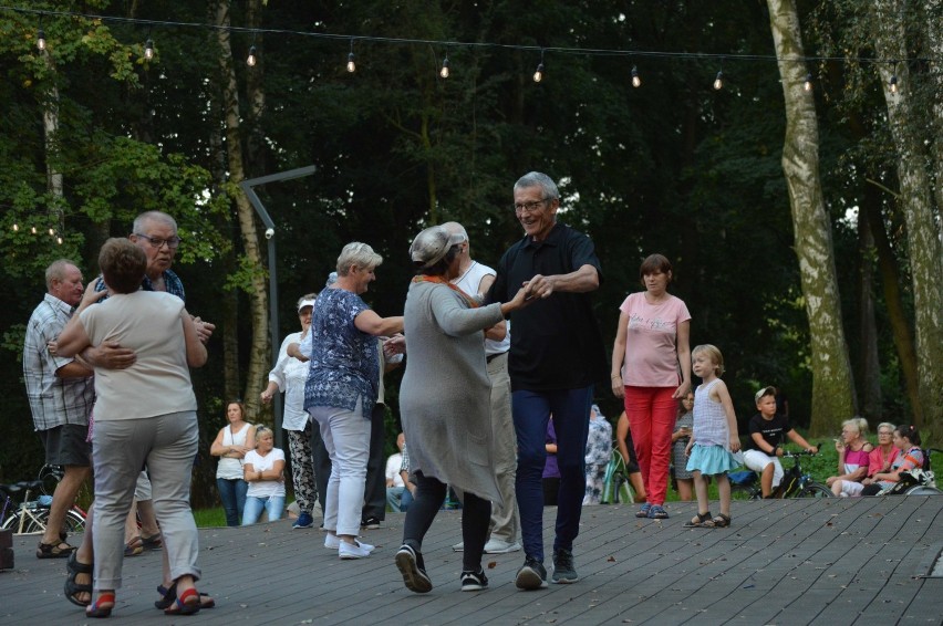 Malbork. Wieczorek taneczny na pożegnanie lata w Parku Miejskim [ZDJĘCIA]. A trwają już przygotowania do kolejnego budżetu obywatelskiego
