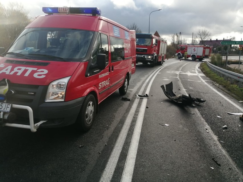 Groźne zderzenie samochodów na DK 12 w Radwanicach 