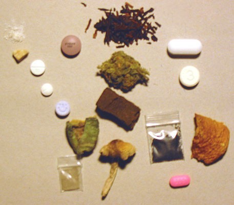 Źródło: http://commons.wikimedia.org/wiki/File:Pyschoactive_Drugs.jpg
