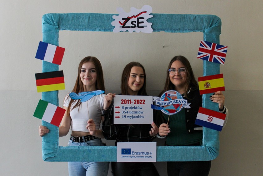 Erasmus Day w "ekonomiku". Uczniowie ZSE w Radomsku promują unijny program