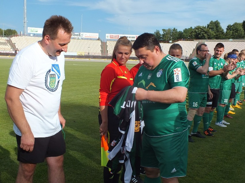 Mecz charytatywny w Rybniku: żużlowcy kontra piłkarze