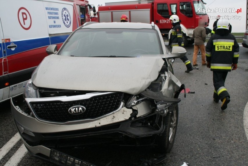 Wypadek w Boniowicach. Zderzenie samochodów na Bytomskiej, jedna osoba ranna [ZDJĘCIA]