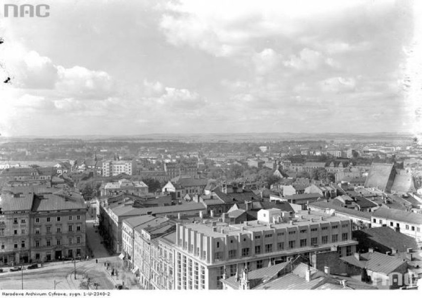 Widok z wieży Mariackiej na ulicę Szczepańską, 1932 rok....