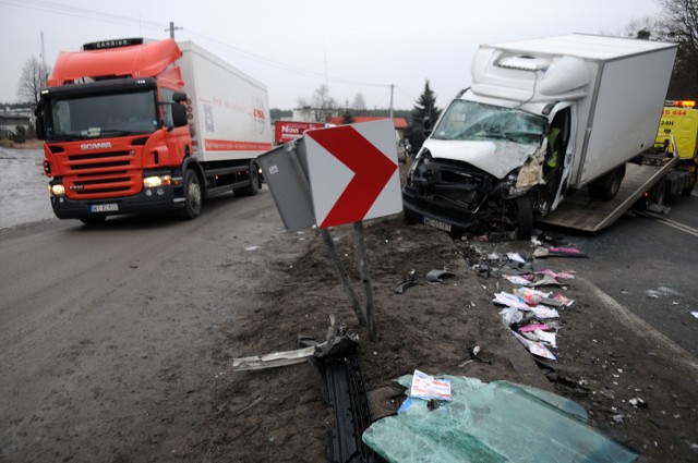 12.02.2015 TORUN WYPADEK TRZECH SAMOCHODOW OSOBOWEGO, DOSTAWCZEGO I TIRA U WYLOTU Z TORUNIA NA POZNAN