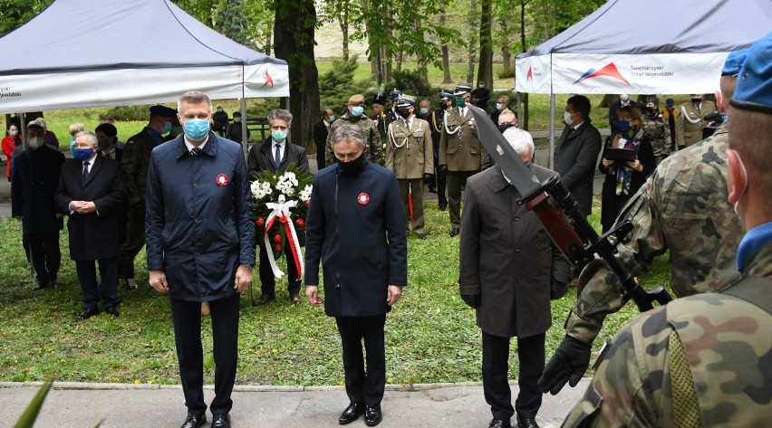 Tak w Kielcach obchodziliśmy rocznicę uchwalenia Konstytucji 3 Maja - msza święta i uroczystości przed pomnikiem Stanisława Staszica [ZDJĘCIA, WIDEO]