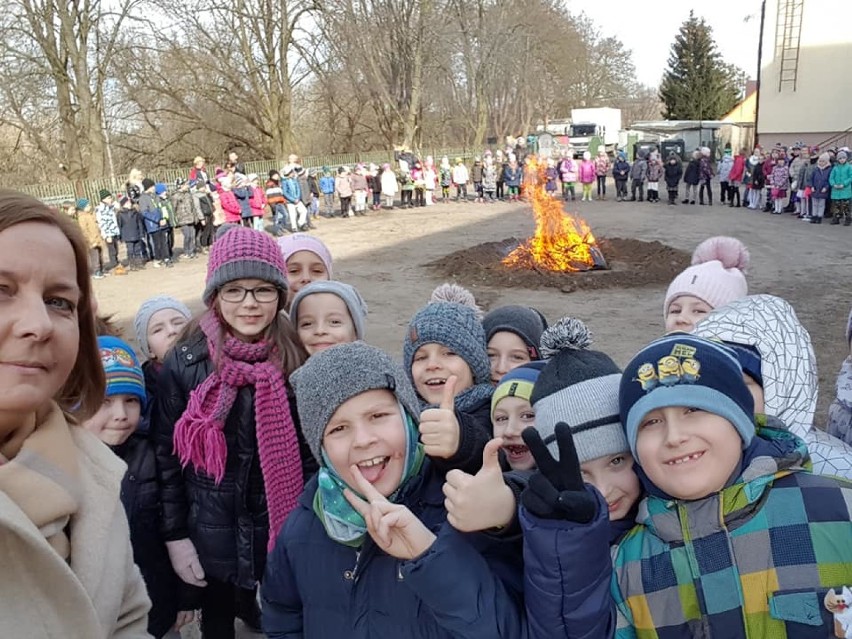 Uczniowie szkoły podstawowej nr 2 w Obornikach szukali wiosny