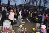 Wszystkich Świętych 2022 w Kiełpinie. Procesja przeszła alejkami cmentarza