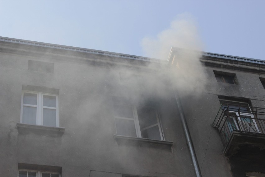 Pożar w budynku przy Lipowej 1 w Łodzi [ZDJĘCIA]