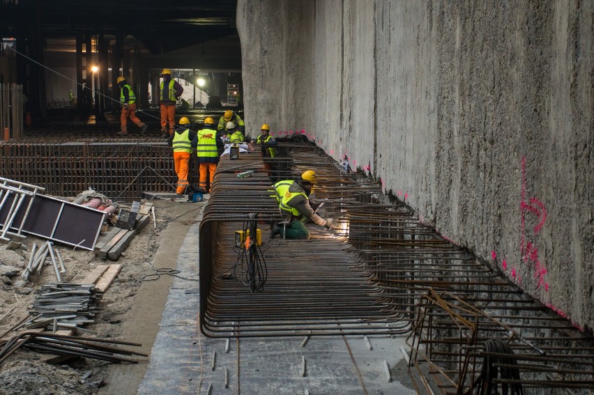 Metro w budowie. Za trzy miesiące zaczną wiercić tunel w...