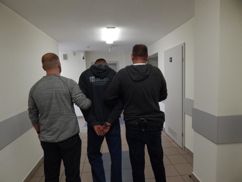 Chrzanów, Trzebinia. Policjanci rozbili szajkę trudniącą się handlem narkotykami [ZDJĘCIA]