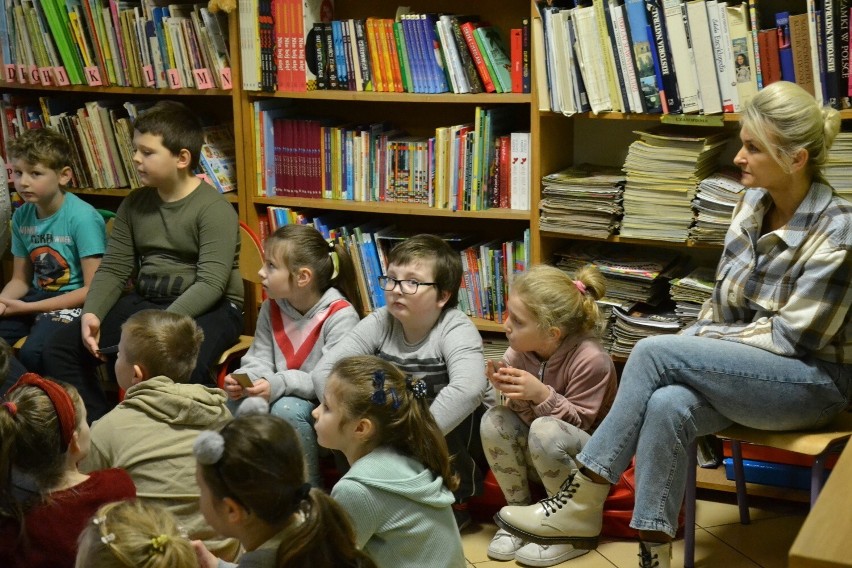 Biblioteka w SP nr 3 w Lipnie wychowuje nowych czytelników [zdjęcia]