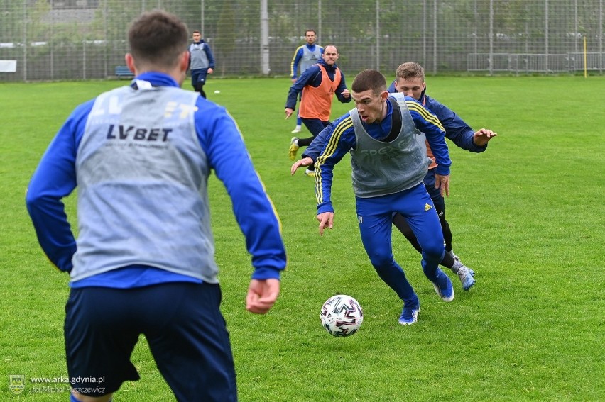 Poniedziałkowy trening piłkarzy Arki Gdynia na obiektach...