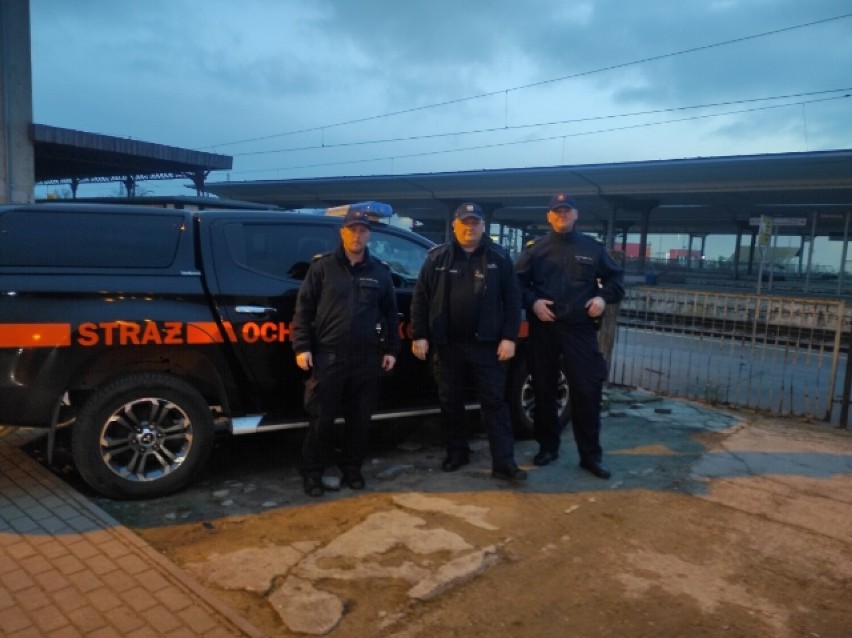Oleśniccy policjanci i funkcjonariusze SOK kontrolowali miejsca, gdzie przebywają bezdomni