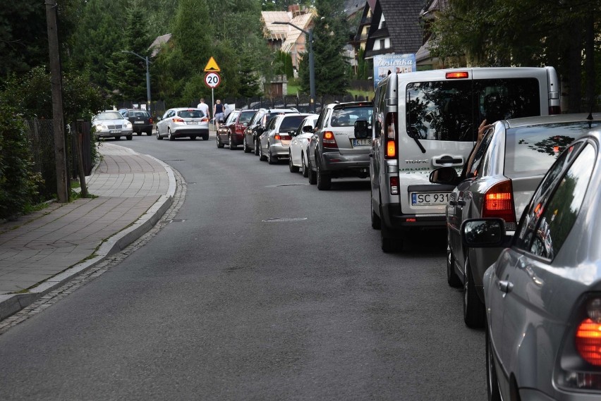 Zakopane stanęło w korkach. Najgorzej jest na ul. Broniewskiego [ZDJĘCIA]