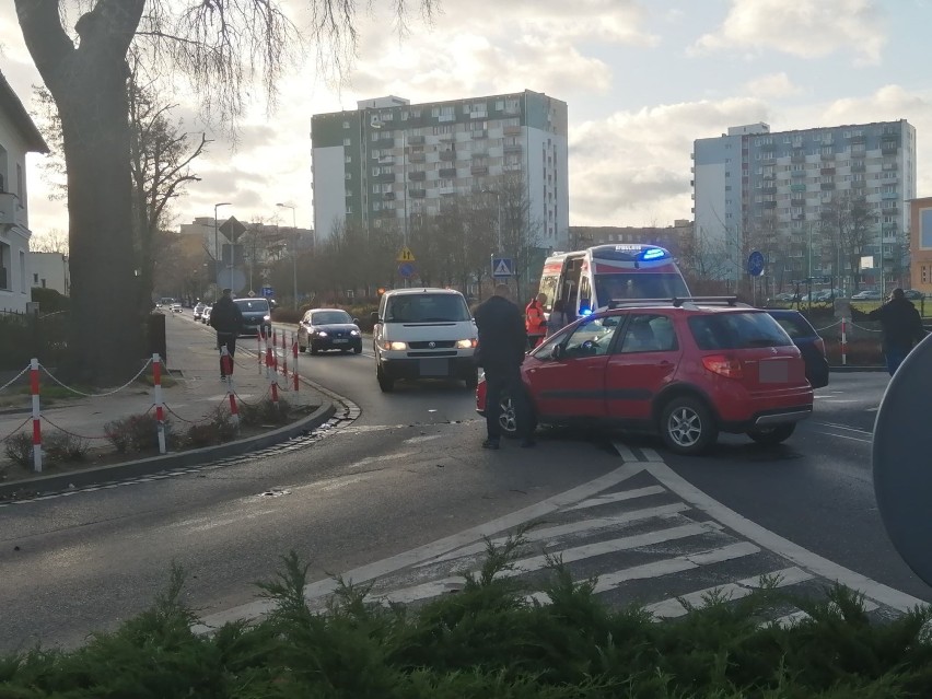 Uwaga! Zderzenie aut na skrzyżowaniu Daszyńskiego z Budowlanych. Są utrudnienia 