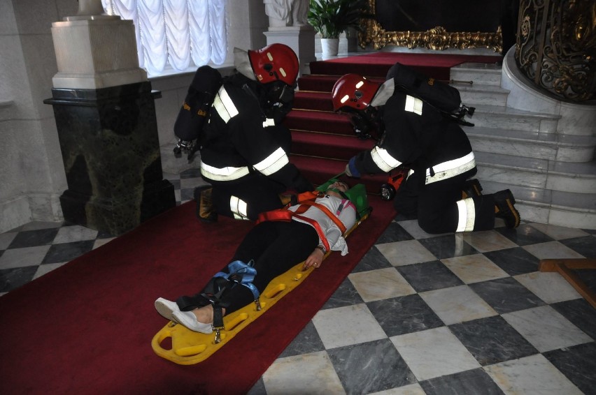 Ćwiczenia strażackie w Muzeum Zamoyskich w Kozłówce