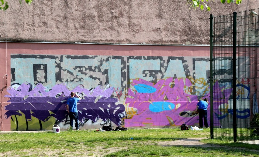 Graffiti w Zielonej Górze: Artyści pojawili się na terenie VII LO [ZDJĘCIA]
