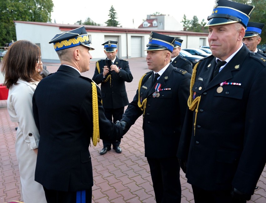 Komendant główny PSP nadbryg. Andrzej Bartkowiak w Przemyślu. Odznaczył 20 podkarpackich strażaków [ZDJĘCIA]