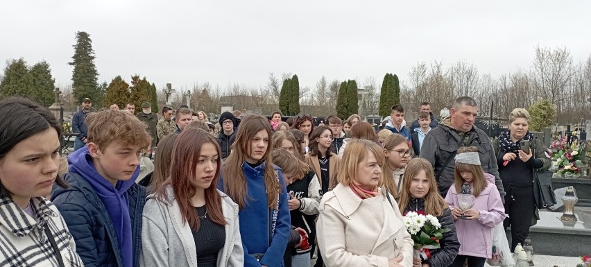 W marszu dla uczczenia pamięci pomordowanych w Katyniu...