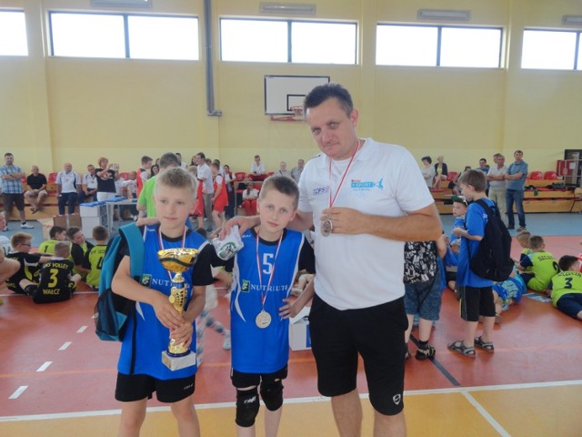 Leon Lebiedowicz i Bartłomiej Nagórski (rocznik 2005) jak burza przeszli przez eliminacje Kinder Cup rozgrywane w Koszalinie, Szczecinku i Drawsku Pomorskim