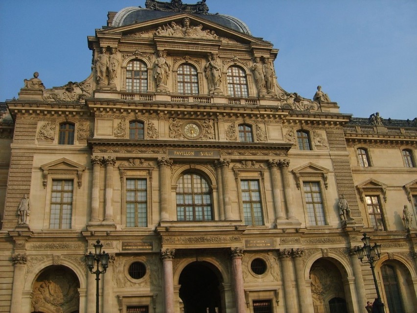 jedno ze skrzydeł pałacu-muzeum: Pavillon Sully, fot. Jan...