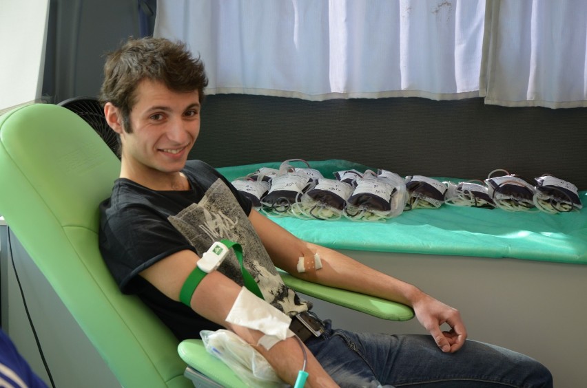 Uczniowie I LO oddali 10 l krwi dla Kubusia