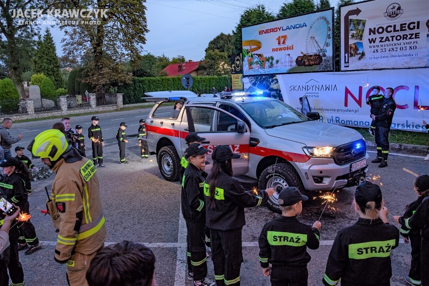 Uroczyste powitanie nowego samochodu pożarniczego w Zatorze