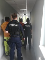 Policjanci zatrzymali mężczyzn z Pruszcza Gd. podejrzanych o zanieczyszczenie środowiska. Mieli wylewać ropę do studzienek kanalizacyjnych