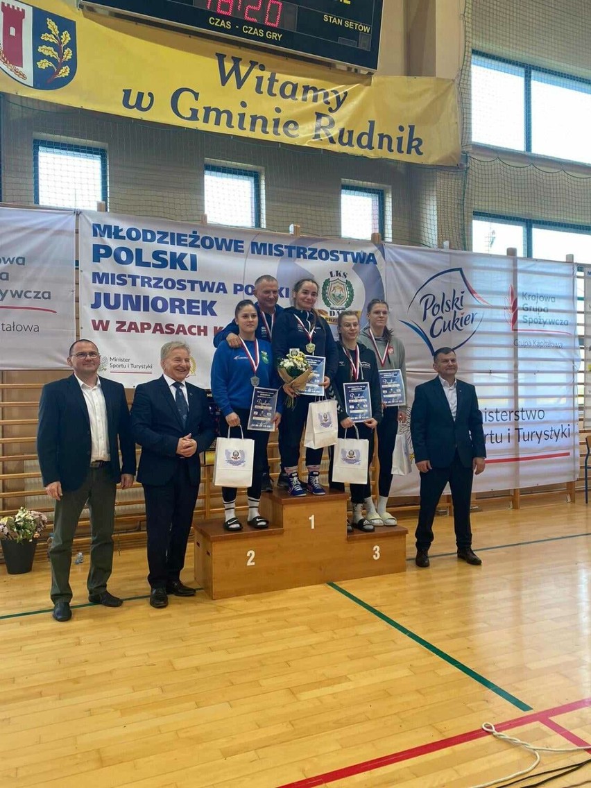 Zapaśniczki Cartusii z medalami Mistrzostw Polski Juniorek