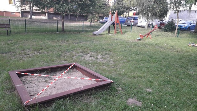 Spółdzielnia Mieszkaniowa w Brodnicy zamknęła piaskownice znajdujące się na placach zabaw