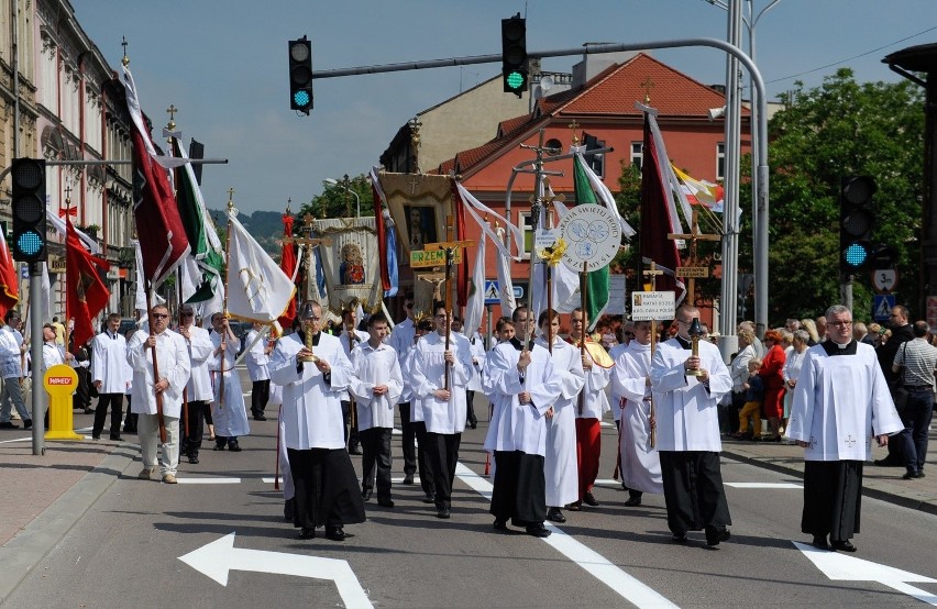 Procesja Bożego Ciała ulicami Przemyśla.