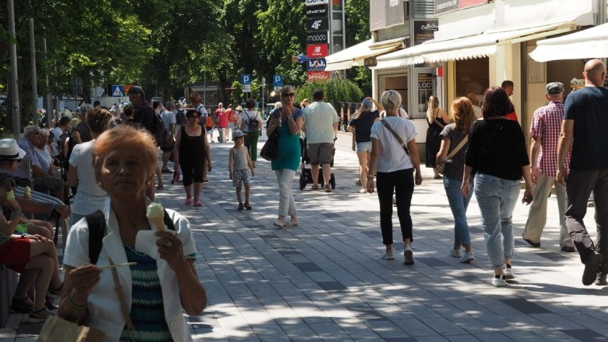 Gorący dzień na plaży w Kołobrzegu